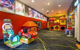 Nightcap At Coolaroo Hotel